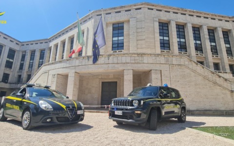 Latina, Compro Oro sospeso 30 giorni per violazioni antiriciclaggio