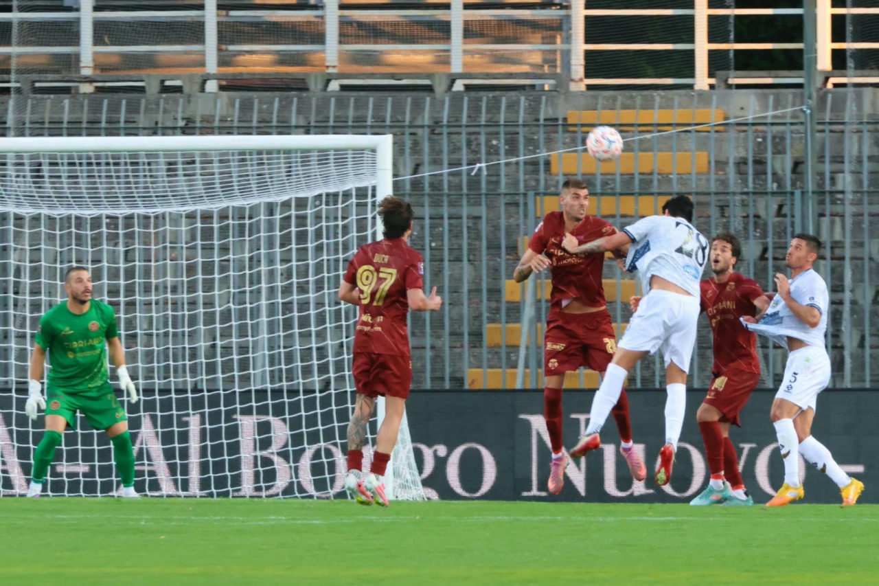 Latina, il primo gol di Plescia vale solo un pari con l’Ostiamare