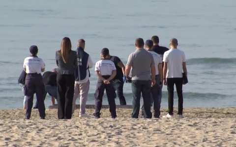Donna trovata senza vita sulla spiaggia di Terracina